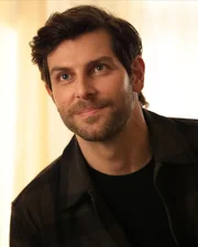 Eddie Saville (David Giuntoli)