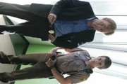Lt. Horatio Caine (David Caruso, l.) und Ryan Wolfe (Jonathan Togo, r.) arbeiten gemeinsam an einem neuen Fall.