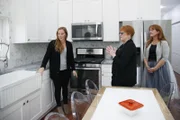 Können Mina (l.) und Karen (r.) die ehemalige Besitzerin des Häuschens mit ihrer Transformation beeindrucken?