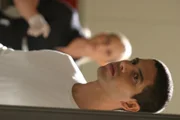 Während die Jury bei einem Mordfall auf Hausbesichtigung ist, wird der Angeklagte in der Küche ermordet aufgefunden. Ein Fall für Eric Delko (Adam Rodriguez, r.), Calleigh Duquesne (Emily Procter, l.) und ihre Kollegen ...
