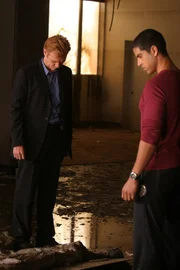 Aus Notwehr waren Lt. Horatio Caine (David Caruso, l.) und Eric Delko (Adam Rodriguez, r.) gezwungen, einen Täter zu erschießen ...