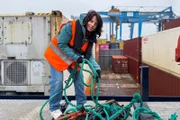 Mona mittendrin An Bord eines Containerschiffs - Leben und Arbeiten auf dem Rhein Mona Vetsch auf dem Containerschiff "Marla Duo Marla"