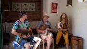 Rudi Lughofer aus Kremsmünster betreibt seit Jahren die Rückkehr des Dudelsacks („Böhmischer Bock“) nach Österreich und musiziert gemeinsam mit Clemens Lughofer (links) und Zoé Mauchamp-Fessl (rechts).