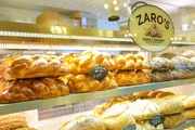 Einige der Backwaren, die in der „Zaro Bakery“ im Grand Central Terminal zu kaufen gibt.