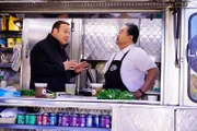 Kevin Gable (Kevin James), Mr. Chu (Keone Young, r.)