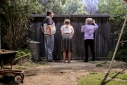 Sind sich nicht einig, wie sie damit umgehen sollen, dass es ein anderes Kind auf Sheldon abgesehen hat: (v.l.n.r.) George Sr. (Lance Barber), Mary (Zoe Perry) und Meemaw (Annie Potts) ...