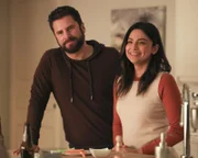 Gary Mendez (James Roday, l.); Darcy Cooper (Florence Lima, r.)