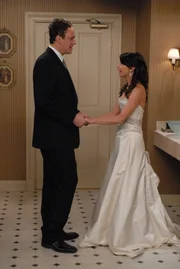 Der große Tag steht bevor: Lily (Alyson Hannigan, r.) und Marshall (Jason Segel, l.) wollen heiraten, doch bis es soweit ist, gibts noch eine Menge Probleme ...