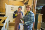 Karen (r.) und Minas (l.) Enthusiasmus und Tatendrang ist nicht zu stoppen. Auch nicht das fehlende Budget für die Terrasse?