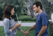 Diana Fowley (Mimi Rogers, l.); Fox Mulder (David Duchovny, r.)