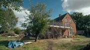 Hausbau von Leigh und Paul  Die Verwendung des sendungsbezogenen Materials ist nur mit dem Hinweis und Verlinkung auf RTL+ gestattet.