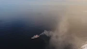Ein innovatives Solar-Geoengineering-Verfahren erzeugt weißere Wolken, um Sonnenlicht zurück in den Weltraum zu reflektieren. So konnten Korallenriffs vor noch mehr Hitze geschützt werden.