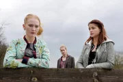 Die Stimmung ist angespannt, Lauri will aus der Band „Pink Slip“ aussteigen. V.l.n.r. Lauri (Gina Alice Stiebitz), Sabrina (Helena Siegmund—Schultze), Clara Hofer (Lisa-Marie Koroll)