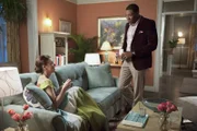 Eigentlich hatte Lavon (Cress Williams, r.) vor, einen Tourismus-Werbespot zu drehen, aber da kommt Annabeth (Kaitlyn Black, l.) und ihm doch tatsächlich Lemon dazwischen ...