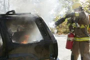 Die Feuerwehr löscht einen Brand