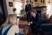 v.l.n.r. Angela Foley (Carolina Main), Kate Miskin (Carlyss Peer) und Adam Dalgliesh (Bertie Carvel).