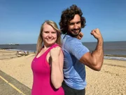 Joe Wicks (r.)