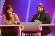 Moderator Florian Weber stellt in seinem Wissensquiz „Meister des Alltags“ die Alltagstauglichkeit seiner prominenten Kandidaten auf die Probe. „Meister des Alltags“ spendet seinen Gewinn einem guten Zweck. Alice Hoffmann und Antoine Monot Jr..