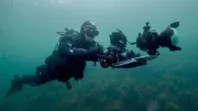 Für die Unterwasseraufnahmen setzt Thomas Behrend einen Tauchscooter ein.