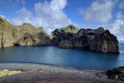 Die Klettsvik Bay in Island: das erste Weißwal-Schutzgebiet der Welt – das neue Zuhause für Little White und Little Grey.