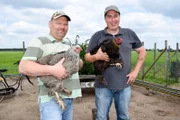 André (l.) und Marco +++ Die Verwendung des sendungsbezogenen Materials ist nur mit dem Hinweis und Verlinkung auf RTL+ gestattet.