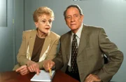 Jessica (Angela Lansbury) und Warren Pierce (Richard Crenna) arbeiten an dem Fall.