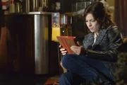 Bildet Catherine (Kristin Kreuk) sich wirklich nur ein, Carol ständig in ihrer Nähe zu sehen oder ist die Scharfschützin hinter ihr her?