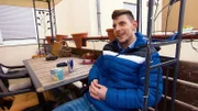 Pascal feiert Geburtstag und sucht eine Arbeitsstelle.