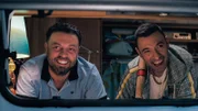 Te Berberi Folge 6 – In da Club Sind guter Dinge: Florim Brajshori als Daut, Vedat Bajrami als Rocki  Regie: Jyri Pasanen  Drehbuch: Arne Kohlweyer, Garrick Lauterbach, Urs Humbel Produktion: Shocki Film