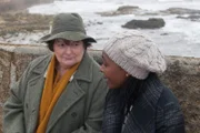 Vera Stanhope (Brenda Blethyn, l.); Ellie Thorne (Nadine Marshall, r.)