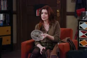 Was hat Lily (Alyson Hannigan) mit dem Anruf vom Captain und dem Aschenbecher zu tun?