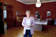 Susanne Rakowski, Schlossverwalterin bei der „Stiftung Thüringer Schlösser und Gärten“ im Brahmszimmer auf Schloss Altenstein