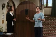 Charlie (Charlie Sheen, r.) will Danielle (Brooke Shields, l.) und Alan verkuppeln, damit Alan zu ihr zieht und er sein haus wieder für sich hat. Der Plan scheint zunächst aufzugehen ...