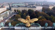 Goldener Adler auf  dem Dach der Hofburg.