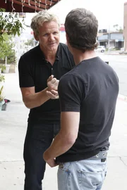 Gordon Ramsay (l.)