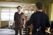Jim (Matt Passmore, re.) versucht den wahnsinnigen Tommy Owens (Ricky Wayne) zu beruhigen.
