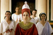Kleopatra II. verleiht sich selbst den Titel der Alleinherrscherin. Damit hintergeht sie ihren Bruder für die Herrschaft über Ägypten. Als Rache lässt Physkon ihren Sohn ermorden.