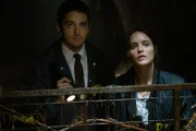 Tomas Esquivel (Lucca De Oliveira, l.); Clarice Starling (Rebecca Breeds, r.)