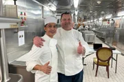 Die "Prinzessin" in Funchal/Madeira/Portugal. In der Küche: Flottenchefkoch Fritz Pichler mit Sous-Chef Ike.