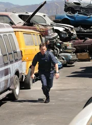 Detective Mac Taylor (Gary Sinise) versucht die Gangster zu stellen.