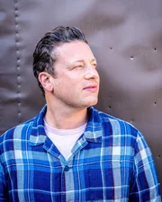 Jamie Oliver  Die Verwendung des sendungsbezogenen Materials ist nur mit dem Hinweis und Verlinkung auf RTL+ gestattet.; Jamie Oliver  Die Verwendung des sendungsbezogenen Materials ist nur mit dem Hinweis und Verlinkung auf RTL+ gestattet.