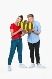 Ein starkes Team: Das Moderationsduo Laura Knöll und Johannes Zenglein präsentiert den Tigerenten Club – der Club mit Action, Spaß, vielen Spielen und auch in dieser Woche mit einem neuen Thema.
