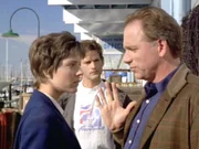 Anne (Andrea Parker) und ihr ehemaliger Geliebter Kyle (John Getz) geraten wegen der Regatta aneinander.