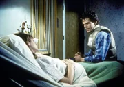 Gary (Patrick O'Bryan, r.) macht einen ersten Schritt zur Versöhnung und besucht Alice (Lorie Griffin, l.) in der Klinik.