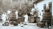 Johann Kattus. Abfüllen von Sekt.