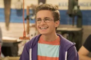 Adam Goldberg (Sean Giambrone)