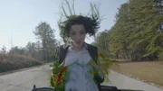 Lorna (Emma Dumont)