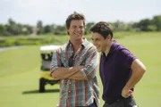 Als ein ehemaliger Caddy auf einem exklusiven Golfplatz ermordet aufgefunden wird, führen die Ermittlungen Jim Longworth (Matt Passmore, li.) zunächst zu dem reichen Profi-Golfer Scott Winters (John Simeon Sloan).
