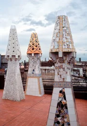 Antonio Gaudi - Architekt in Barcelona: Kaminhüte auf dem Dach der Casa Güell.