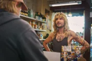 Bill Kaulitz (Bill Kaulitz, r.) kann nicht fassen, dass Fred (Wilson Gonzalez, l.) so verpeilt ist.